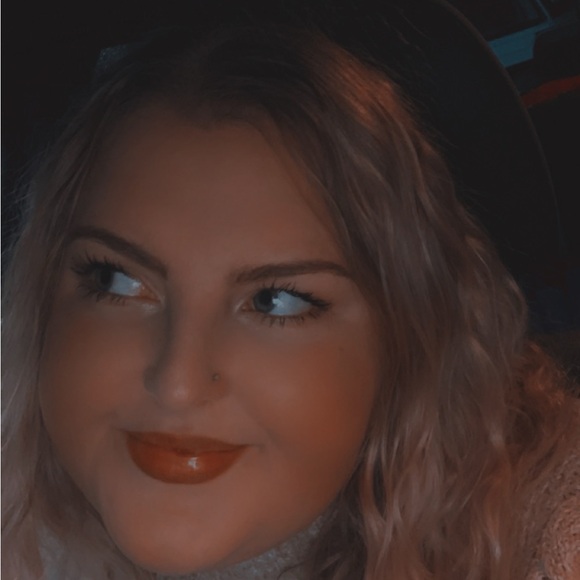 Meet your Posher, Elizabeth!! - Picture 6 of 9